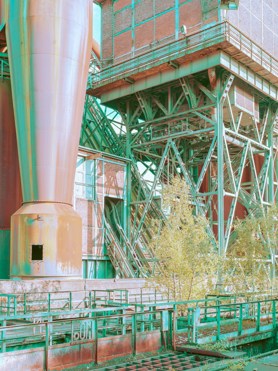 INDUSTRIAL JUNGLE - 019